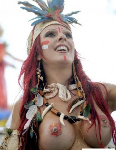 Сиськи на Бразильском карнавале